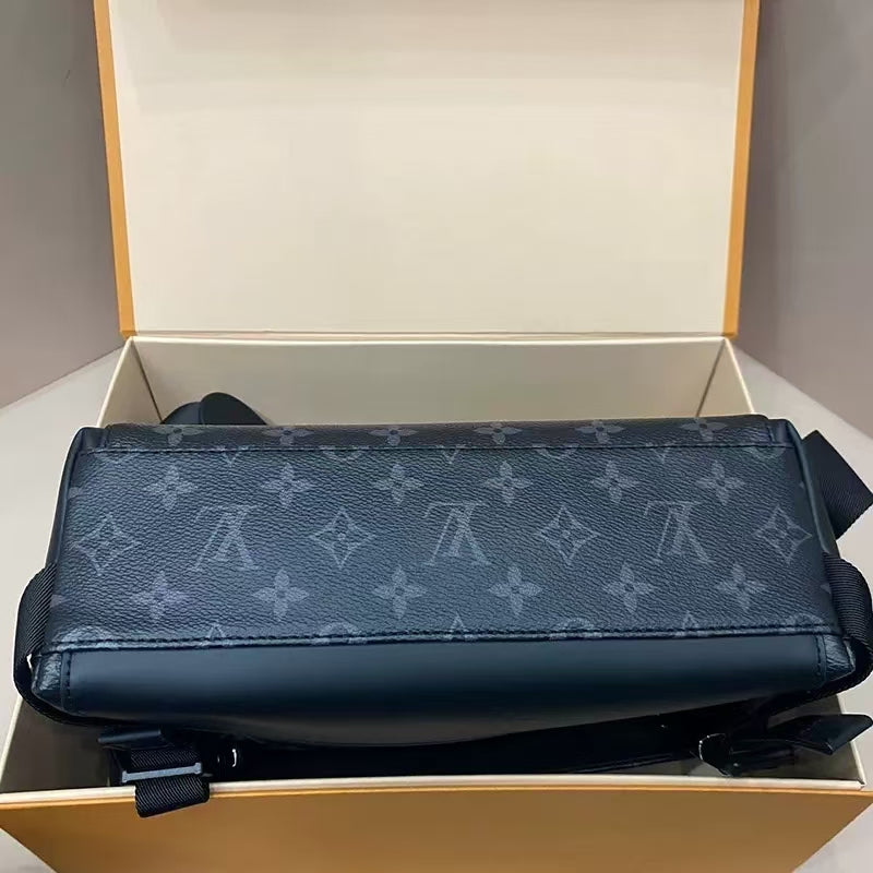 Fashionable and Trendy Luxury Messenger Bag