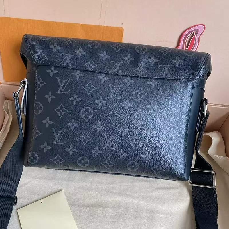 Fashionable and Trendy Luxury Messenger Bag