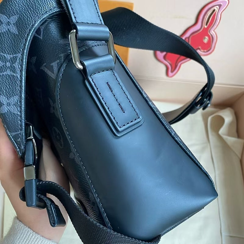 Fashionable and Trendy Luxury Messenger Bag
