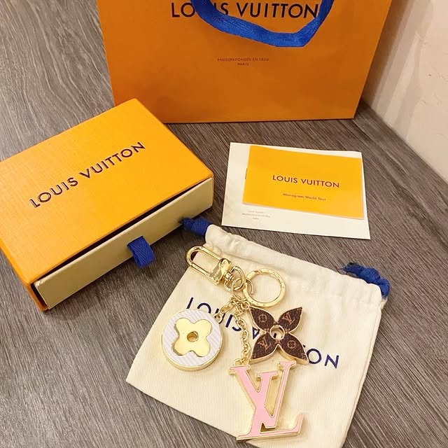 V key chain-713