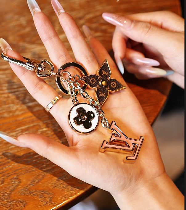 V key chain-713